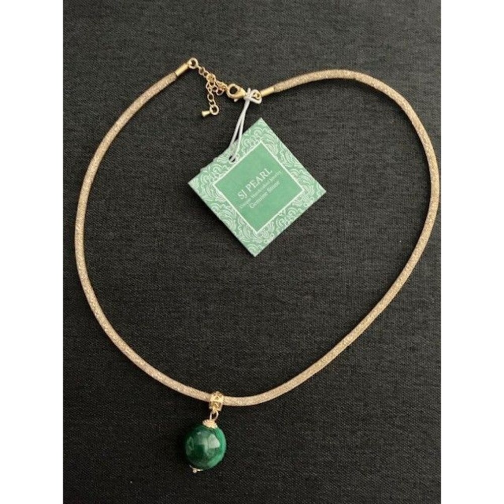 SJ Pearl malachite pendant on a gold tone mesh necklace NWT